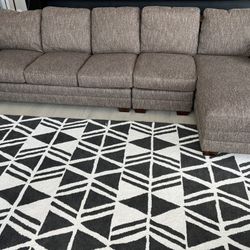 Beautiful Sectional Sofa [Great Condition]  