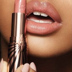 Top seller! Charlotte Tilbury💕💄”IN LOVE WITH OLIVIA”💄💕 Hot Lips 2 Lipstick  