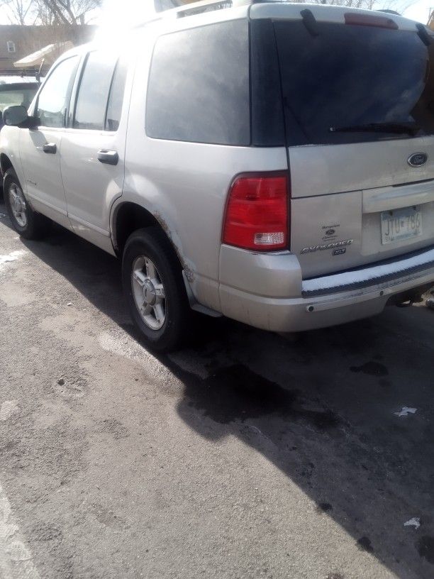 2004 Ford Explorer