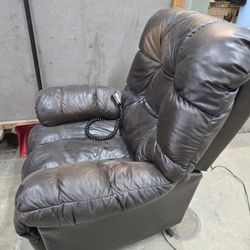 LEATHER ELECTRIC LIFT CHAIR 