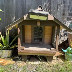 🐶 Dog House with Porch for Sale – Great Condition!i