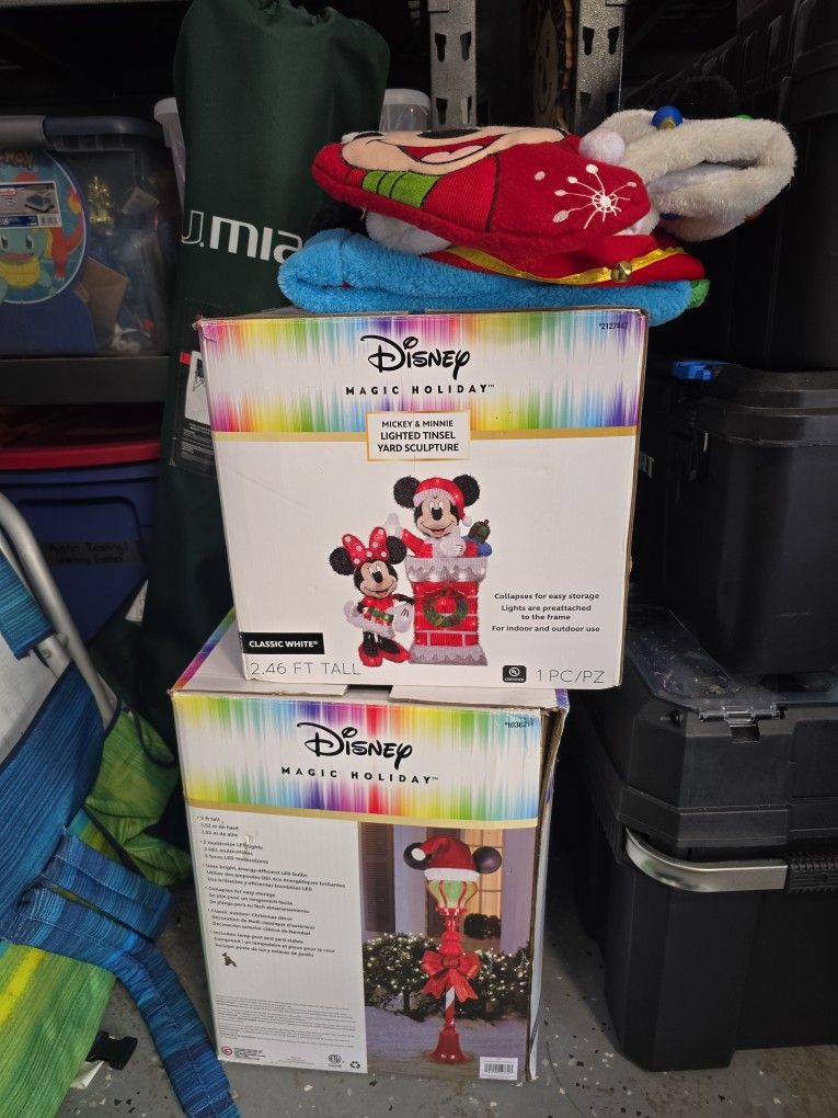 Mickey And Minnie Holiday Figures