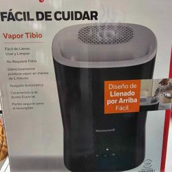 Honeywell 1.5 gal. 500 sq ft Filter Free Warm Mist Humidifier with Essential Oil Cup
