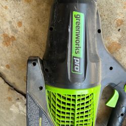Greenworks Pro 80-volt Max 730-CFM 170-MPH Battery Handheld Leaf Blower