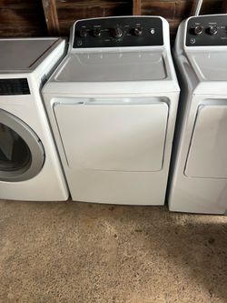 GE 7.2 cu. ft. Electric Dryer with Extended Tumble