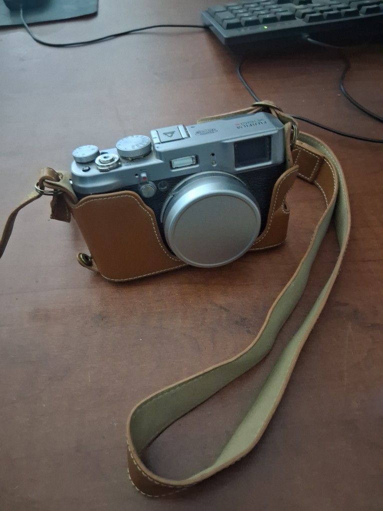 FujiFilm X100S Digital Camera