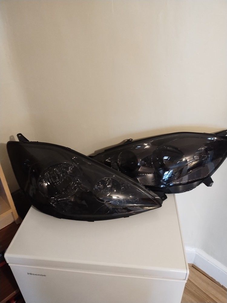 2008 Toyota Sienna Headlight