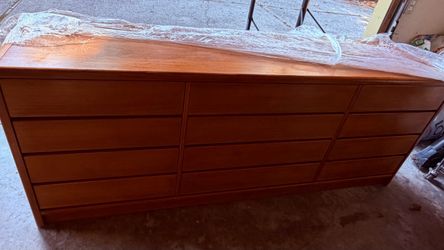 Vintage D-SCAN MCM Bedroom Set – King Headboard + 12-Drawer Dresser