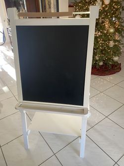 Easel Or Caballete Para Dibujar In Good Condition For Kids