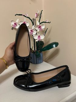 Black Patent Ballet Flats with Bow – Size 36 (6)