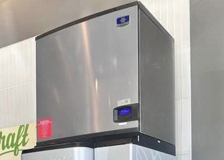 Manitowoc IY-1106A 30" Half Cube Ice Machine 1200-lb