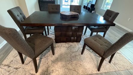 Dining table with dining dresser. 6 person