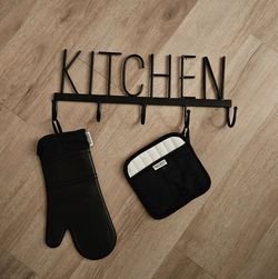 "KITCHEN"  Black Metal Oven Mitt Hanger  - Cash $8