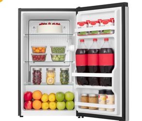 Hisense 4.4-cu ft Mini Fridge (Silver) ENERGY STAR