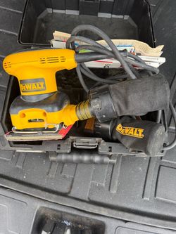 DEWALT D26441 1/4” Sheet Palm Sander Corded Electric 120V with Case & Dust Bag