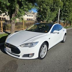 2015 TESLA MODEL S 85D AWD! FULLY LOADED, CLEAN TITLE,AUTOPILOT! 2026 APRIL TAGS