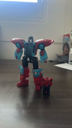 Transformers Toys Generations Legacy Deluxe Autobot Pointblank & Autobot Peacemaker Action Figures
