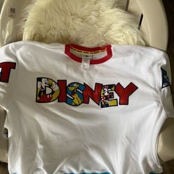 Women’s Disney Sweatshirt - Large