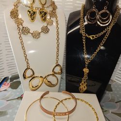 #1880, LOT GOLD TONE VTG JEWELRY, NECKLACES, EARRINGS & BRACELETS
