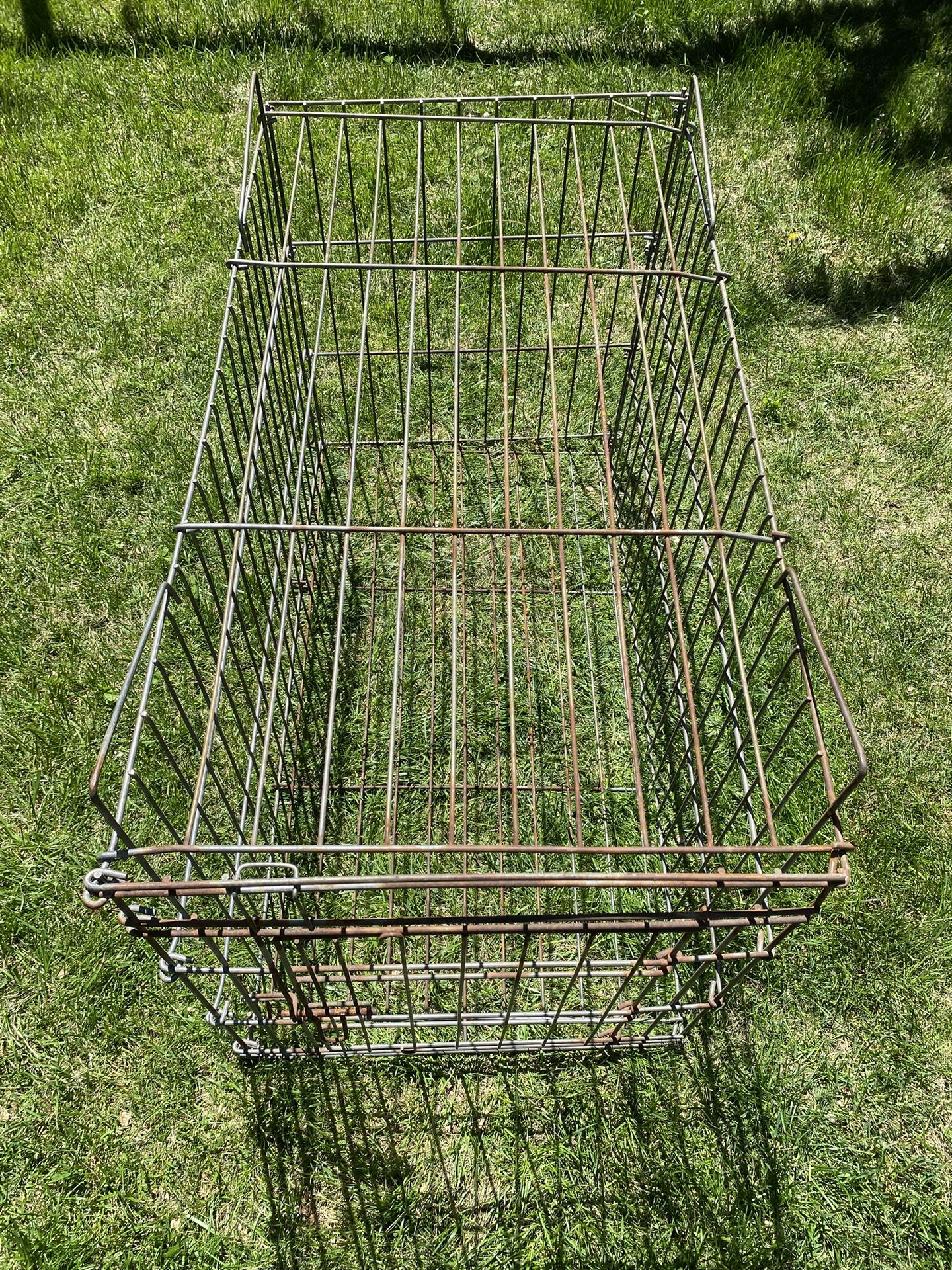 Large dog cage / crate 22 Wide 25 High and 42 Long