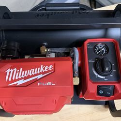 Milwaukee M18 Fuel Air Compressor