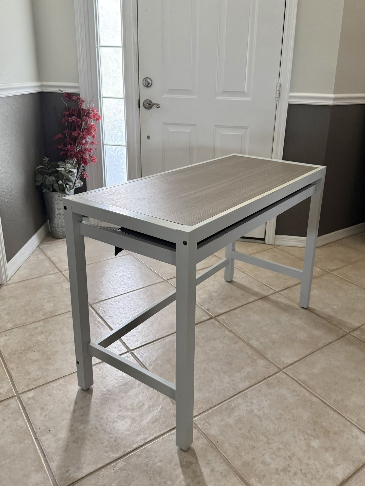 Desk w/ pull out keyboard drawer
