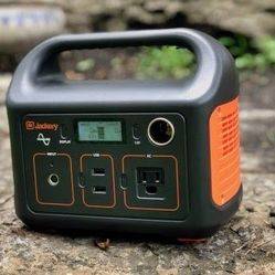 Solar Power Generator With Solar Panels 