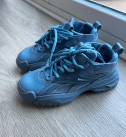 Kids shoes size 13