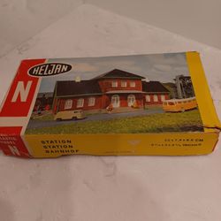 Veljan B640 N Scale Train Station