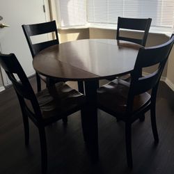 5 Piece Round Extendable Dining Set