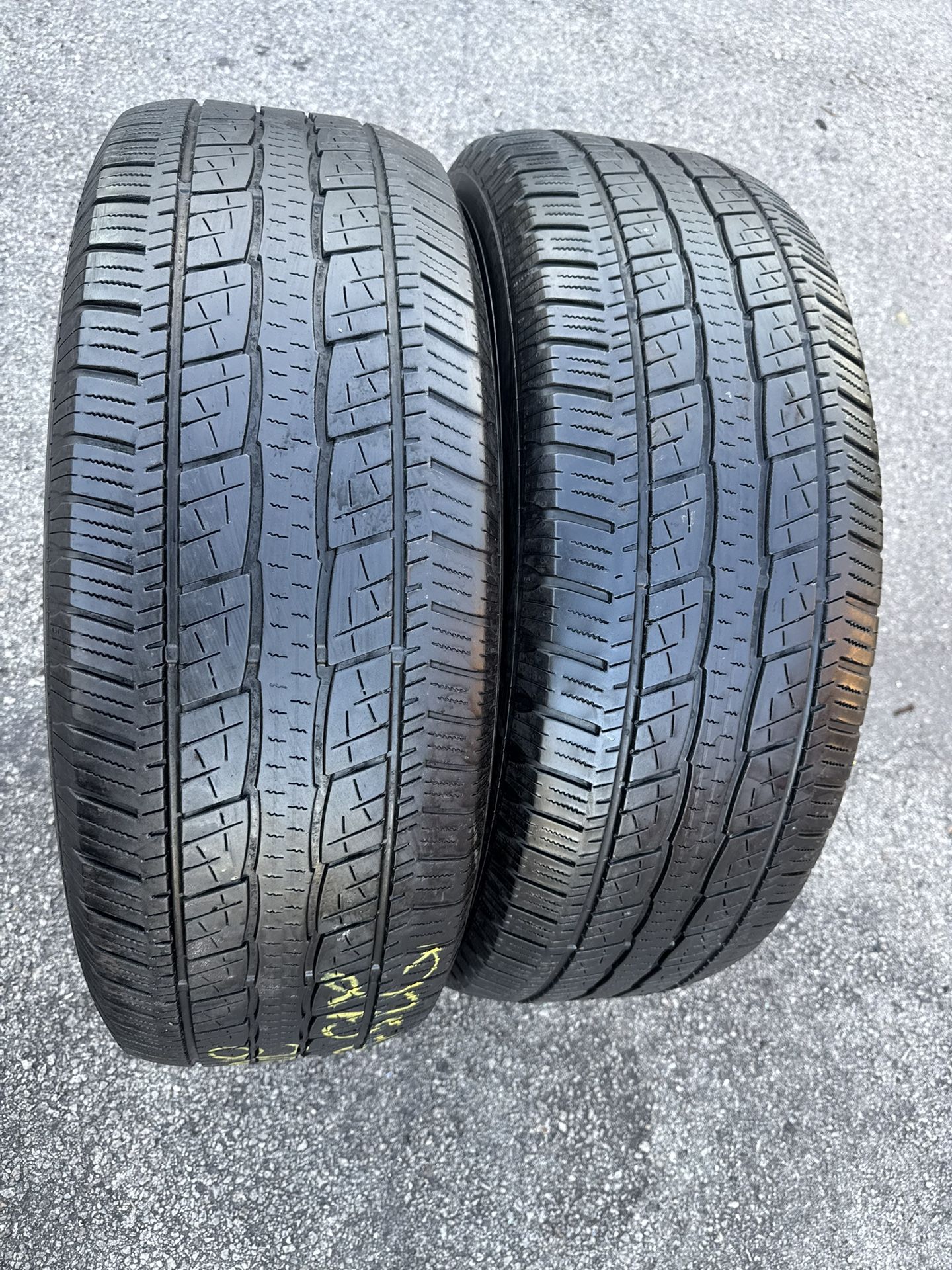 Set Of 2 Nice Tires 275/60/20 ( We Install & Balance)