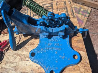 NYE No. 52 Bench Chain Pipe Vise - Cast Iron Welding / Plumbing Tool