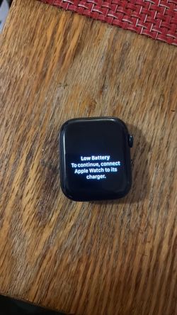 2 Apple Watchs