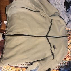 nike tech set  (used) XL