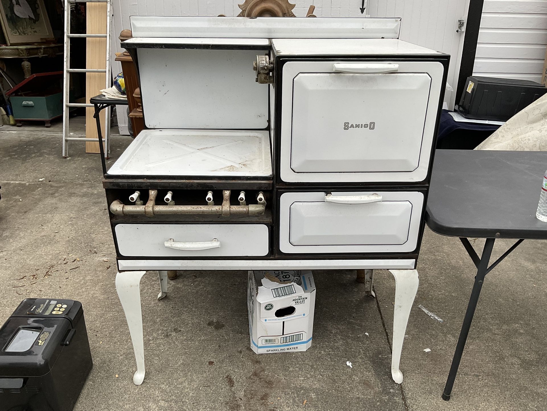 Antique Gas Stove Excellent Condition