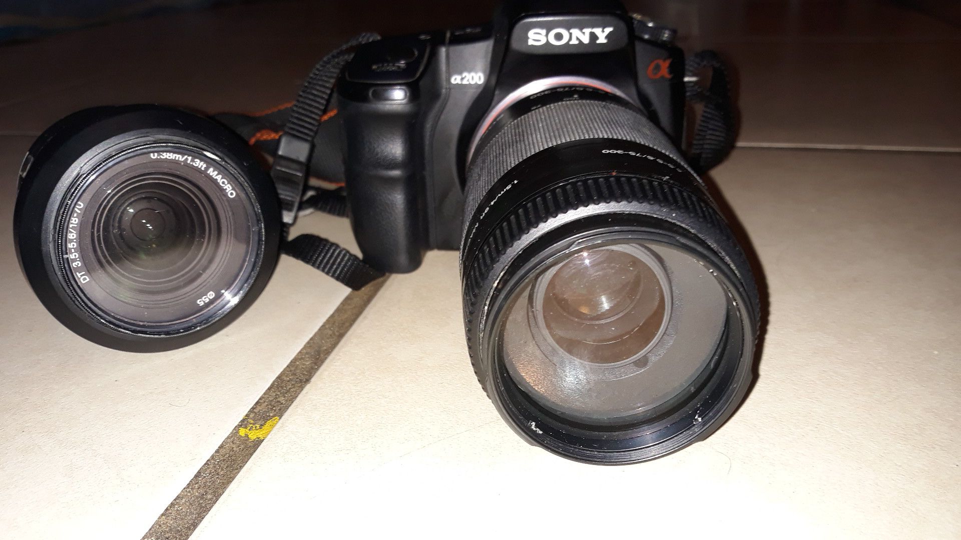 Sony camera 0x200 w/ case & charger