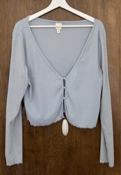 H&M dust blue ribbed long sleeve V-neck button front top, size XL