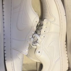 Jordan 1 Low Triple White