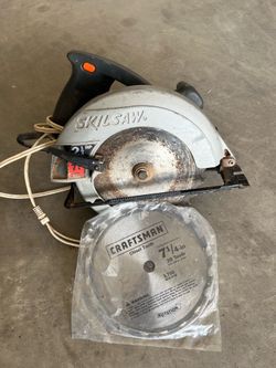 Skilsaw 2.25 HP (Right-handed), 120 V, 12, 7-1/4” with a new blade Corded Circular Saw. Lightly used