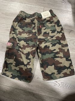 Youth boys Levi’s camo shorts