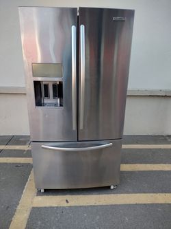 Beautiful stainless steel refrigerator in excellent condition