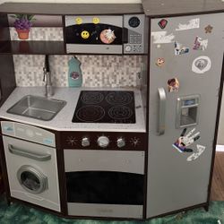 Kids kitchen set