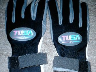 Diving gloves