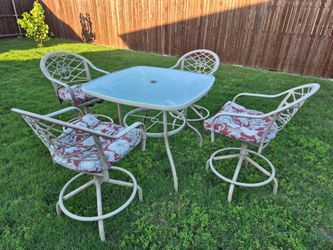 Outdoor patio 5 pc set with cushions- Hampton Bay