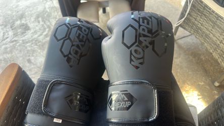 Boxing gloves