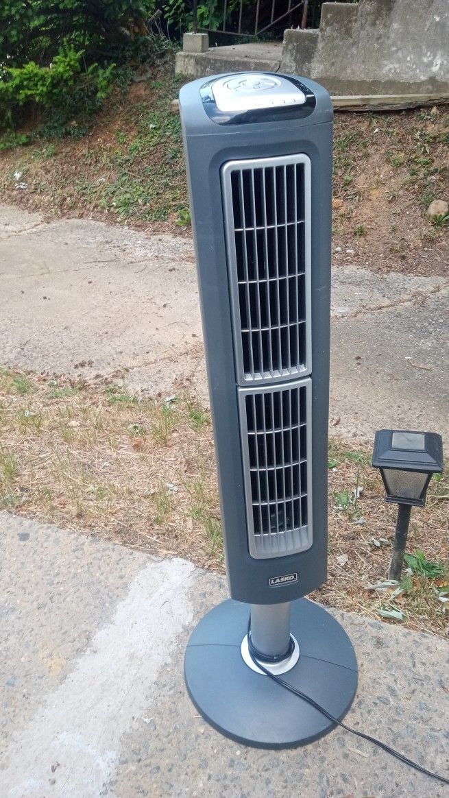 Lasko Oscillating Tower Fan Works Perfect