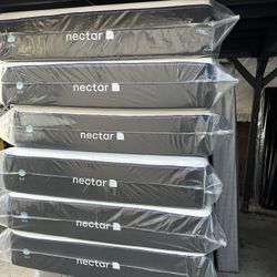 Nectar Mattress.     Nectar Premier Queen Size  - 13" Memory Foam Mattress