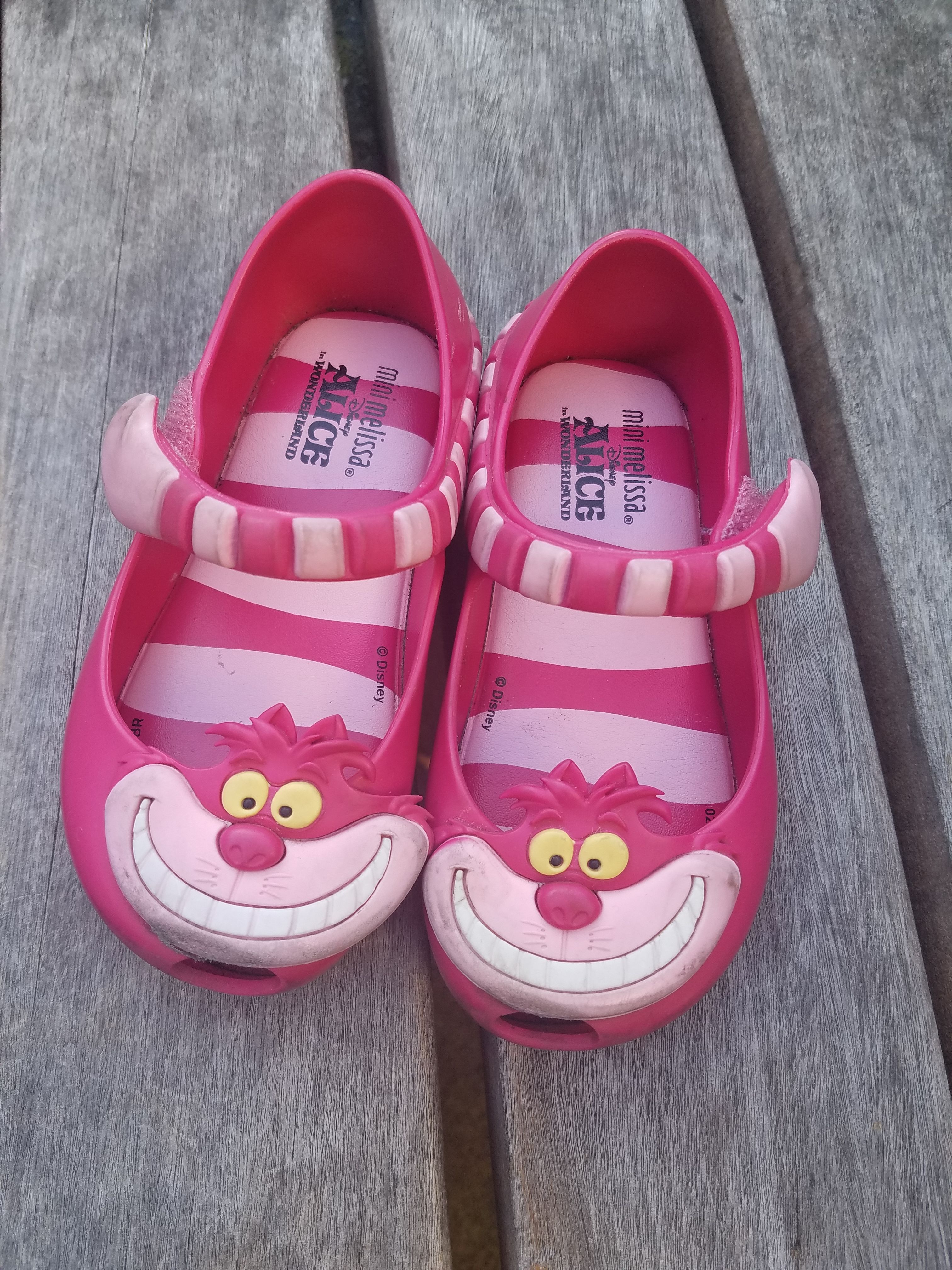 Girls shoes size 7 toddler Alice in Wonderland Cheshire cat pink toddler