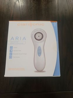 Clarisonic facial cleansing brush