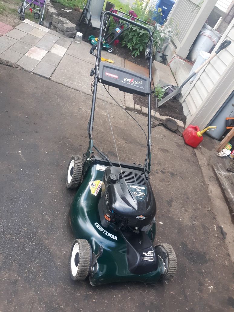 Self propelled lawnmower